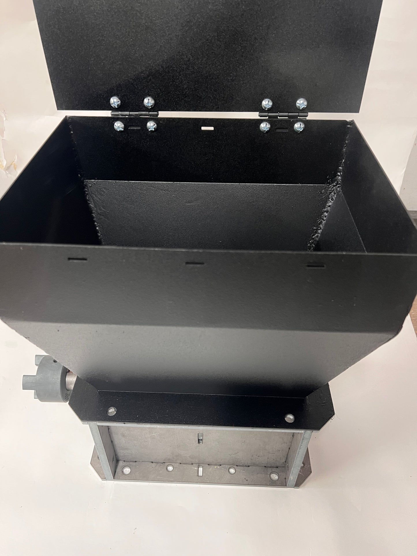 SHREDDER FULLY BUILT WITH HOPPER - 21 x 5MM 3 BLADE ROTATING SHEAR CUTS PLUS 6MM SIEVE with HOPPER