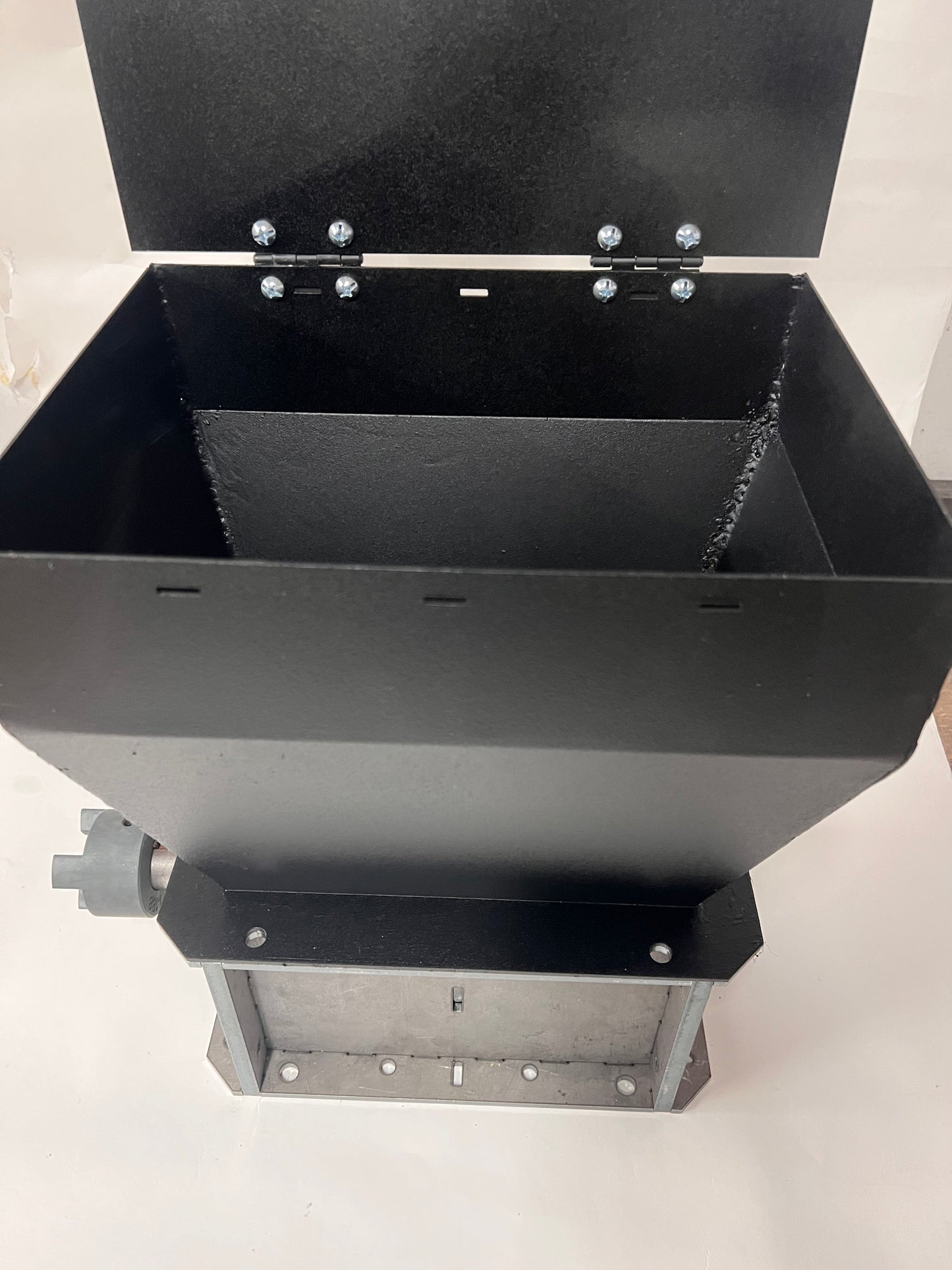 SHREDDER FULLY BUILT WITH HOPPER - 21 x 5MM 3 BLADE ROTATING SHEAR CUTS PLUS 6MM SIEVE with HOPPER