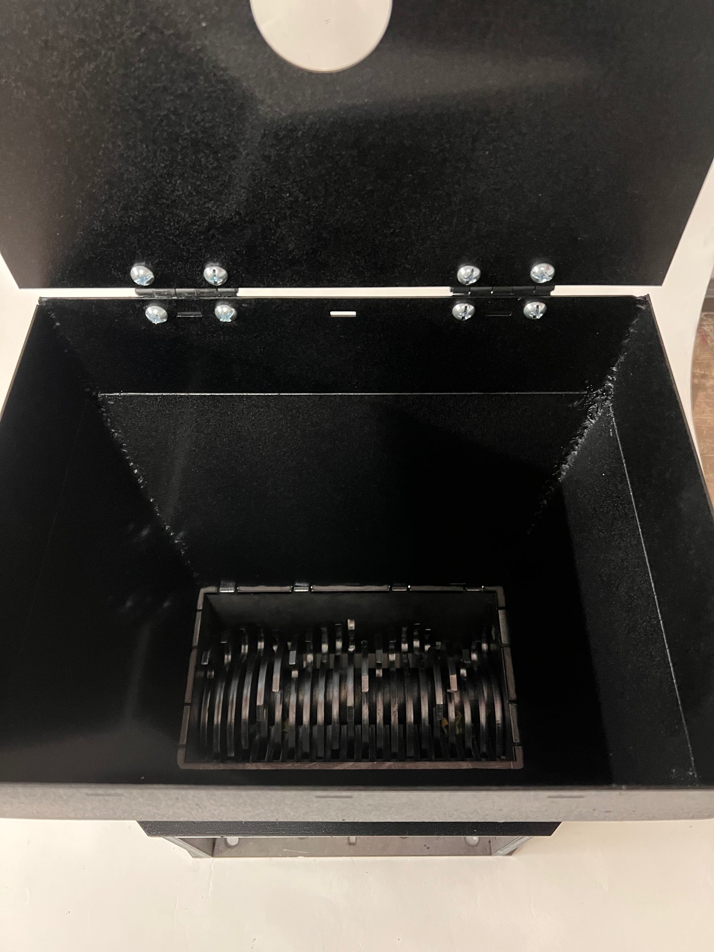 SHREDDER FULLY BUILT WITH HOPPER - 21 x 5MM 3 BLADE ROTATING SHEAR CUTS PLUS 6MM SIEVE with HOPPER