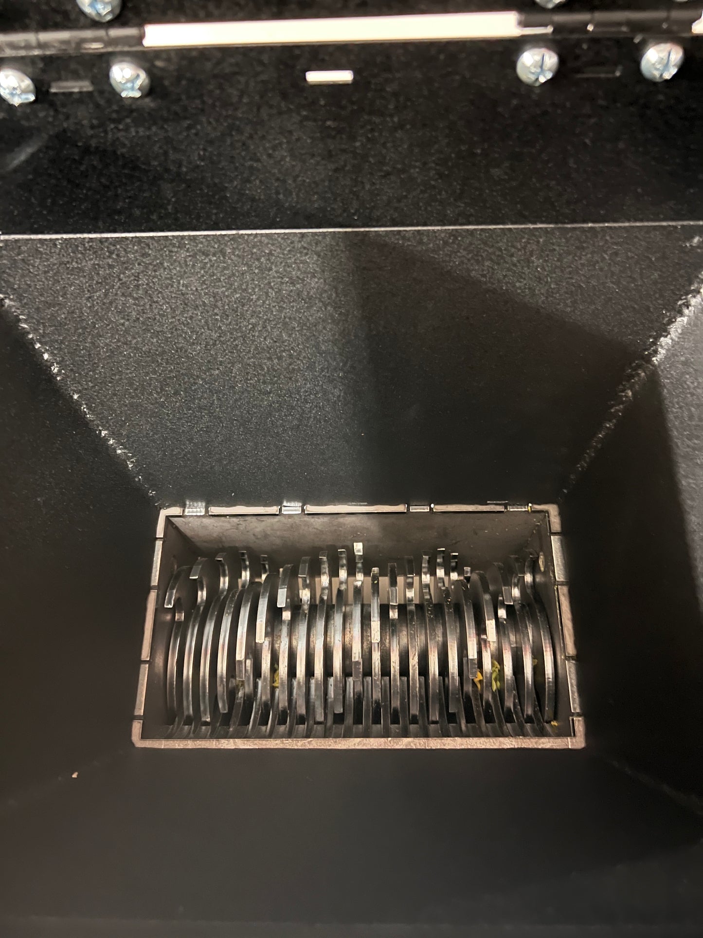 SHREDDER FULLY BUILT WITH HOPPER - 21 x 5MM 3 BLADE ROTATING SHEAR CUTS PLUS 6MM SIEVE with HOPPER