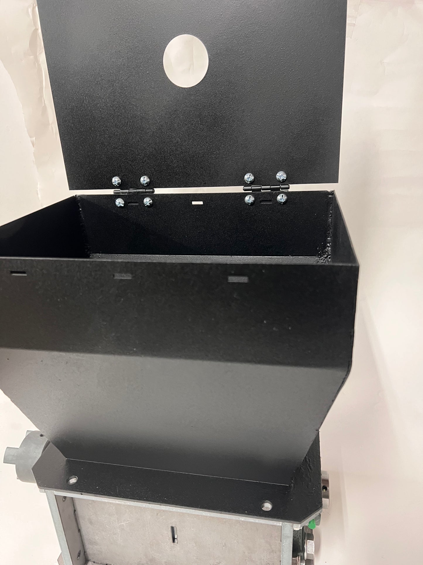 SHREDDER FULLY BUILT WITH HOPPER - 21 x 5MM 3 BLADE ROTATING SHEAR CUTS PLUS 6MM SIEVE with HOPPER