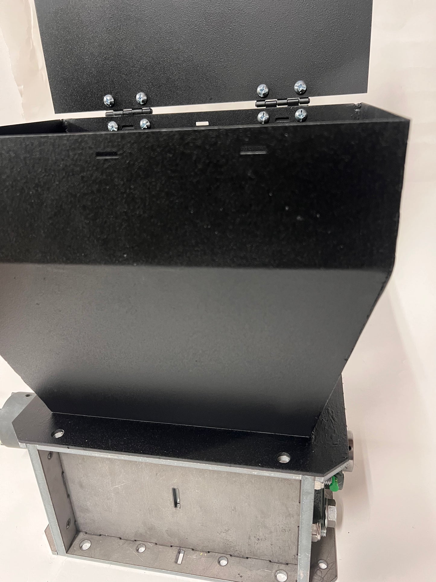 SHREDDER FULLY BUILT WITH HOPPER - 21 x 5MM 3 BLADE ROTATING SHEAR CUTS PLUS 6MM SIEVE with HOPPER