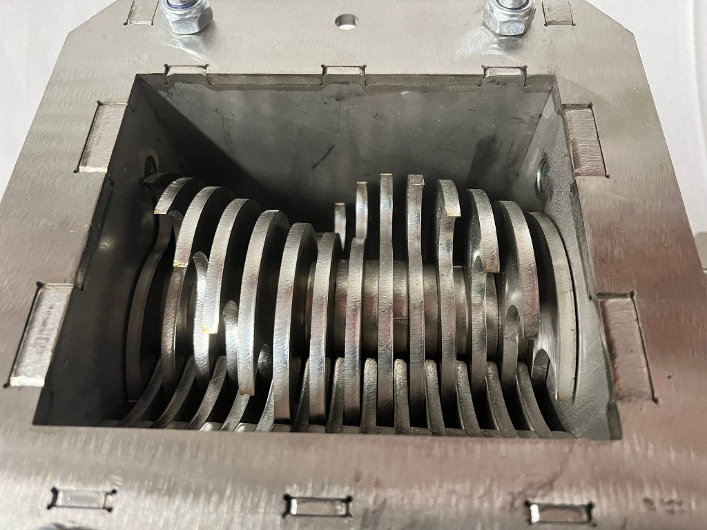 14 X 5MM BLADE SHREDDER - 3 ROTATION SHEAR BLADES - 6MM MESH 100% stainless steel Version 3.3 Shredder box